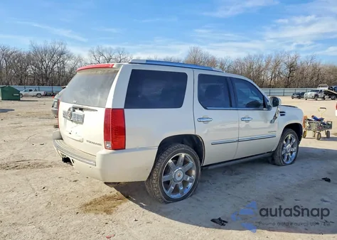 2013 Cadillac Escalade Luxury z USA, uszkodzony, nr VIN 1GYS4BEF8DR228202